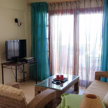 2 Bedrooms In Los Geranios